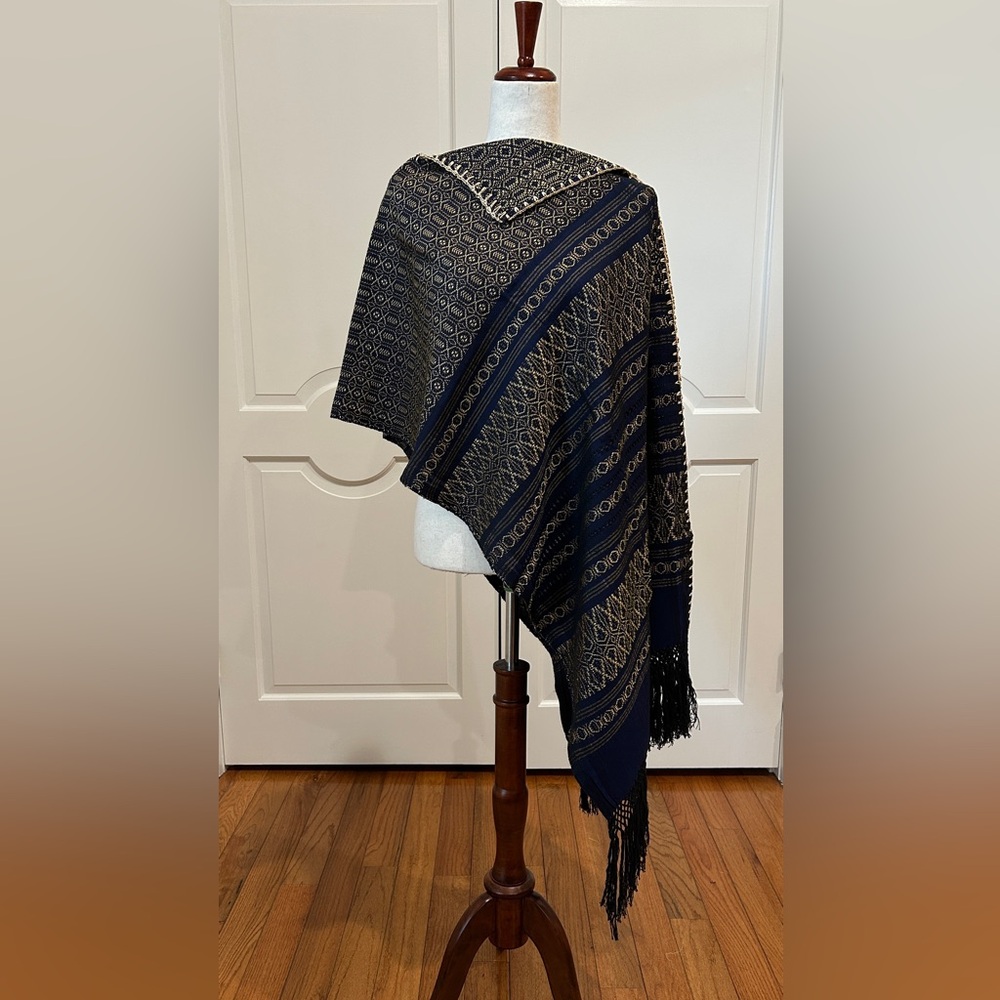 Traditional Mexican rebozo from Oaxaca. Mexican shawl. Rebozo Fringed vest.